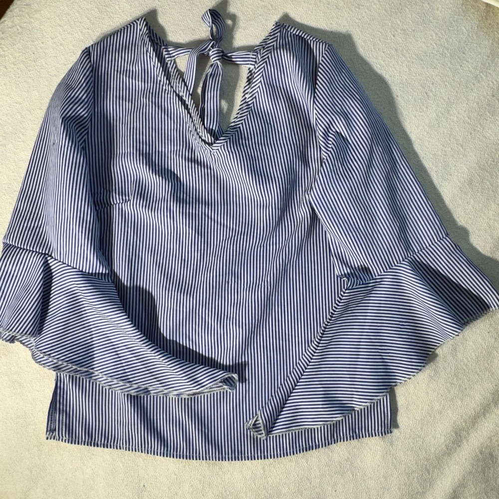 Flores Womens Blue White Striped Bell Sleeve V-Neck Tie Back Blouse Petite S